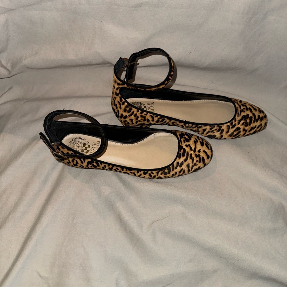 Vince Camuto Leopard Print Women's size 6